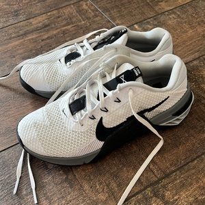 Unisex Nike Metcon 7 - size 7 men/8.5 womens